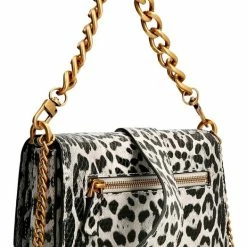 Promo ๐ Coupon ๐ Guess Centre Stage Dames Schoudertas - Zwart/Wit ๐ ๐ 27 Promo ๐ Coupon ๐ Guess Centre Stage Dames Schoudertas - Zwart/Wit ๐ ๐ -Tassen-dames Winkel 524x840 8