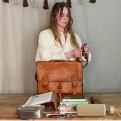 Nieuw π Korting β GUSTI 'Leon' Schoudertas | 100% Geitenleer | Bruin | Uniseks | Leon - Combinatie Van Modern En Retro π― π 11 Nieuw π Korting β GUSTI 'Leon' Schoudertas | 100% Geitenleer | Bruin | Uniseks | Leon - Combinatie Van Modern En Retro π― π -Tassen-dames Winkel 550x362 9