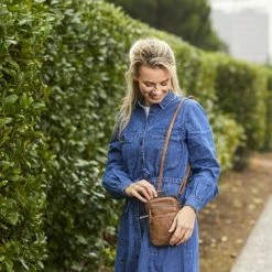 Coupon π Beste Pirce 𧨠Enrico Benetti Zoë Telefoontasje Klein Schoudertas En Heuptas Camel βοΈ π 10 Coupon π Beste Pirce 𧨠Enrico Benetti Zoë Telefoontasje Klein Schoudertas En Heuptas Camel βοΈ π -Tassen-dames Winkel 550x366 1