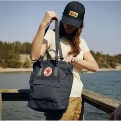 Flash-uitverkoop ๐คฉ Begroting ๐ฏ Fjallraven Fjällräven Kånken Totepack Unisex Rugzak - Navy ๐ ๐ 43 Flash-uitverkoop ๐คฉ Begroting ๐ฏ Fjallraven Fjällräven Kånken Totepack Unisex Rugzak - Navy ๐ ๐ -Tassen-dames Winkel 550x368 1