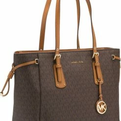 Coupon ๐ Top 10 ๐ Michael Kors Voyager Dames Shopper - Bruin ๐ ๐ฅ 25 Coupon ๐ Top 10 ๐ Michael Kors Voyager Dames Shopper - Bruin ๐ ๐ฅ -Tassen-dames Winkel 550x734 1