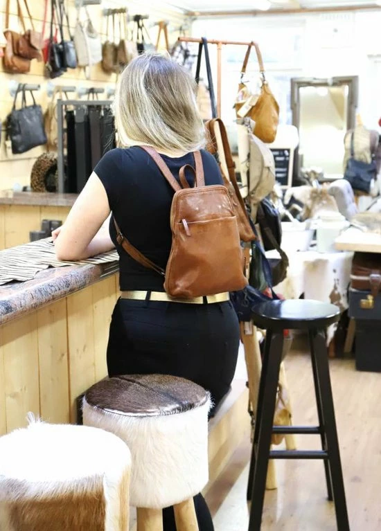 Hete verkoop ๐ Beste Pirce ๐ฏ Bear Design Rugtas / Rugzak / Schooltas - Cow Lavato - 6 Liter - Leer - Cognac โค๏ธ โ๏ธ 11 Hete verkoop ๐ Beste Pirce ๐ฏ Bear Design Rugtas / Rugzak / Schooltas - Cow Lavato - 6 Liter - Leer - Cognac โค๏ธ โ๏ธ - Afbeelding 9